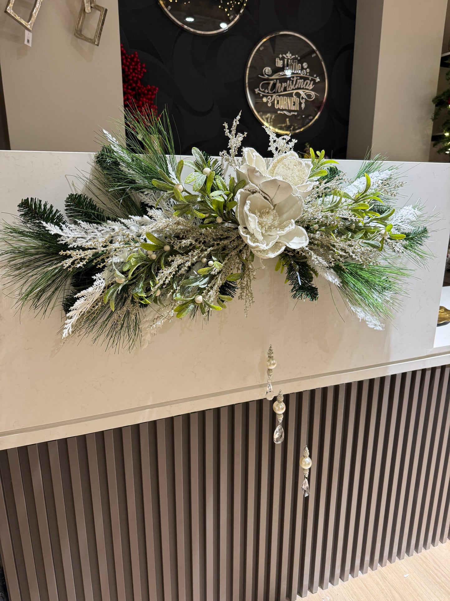 Arreglo decorado blanco / Decorared garland