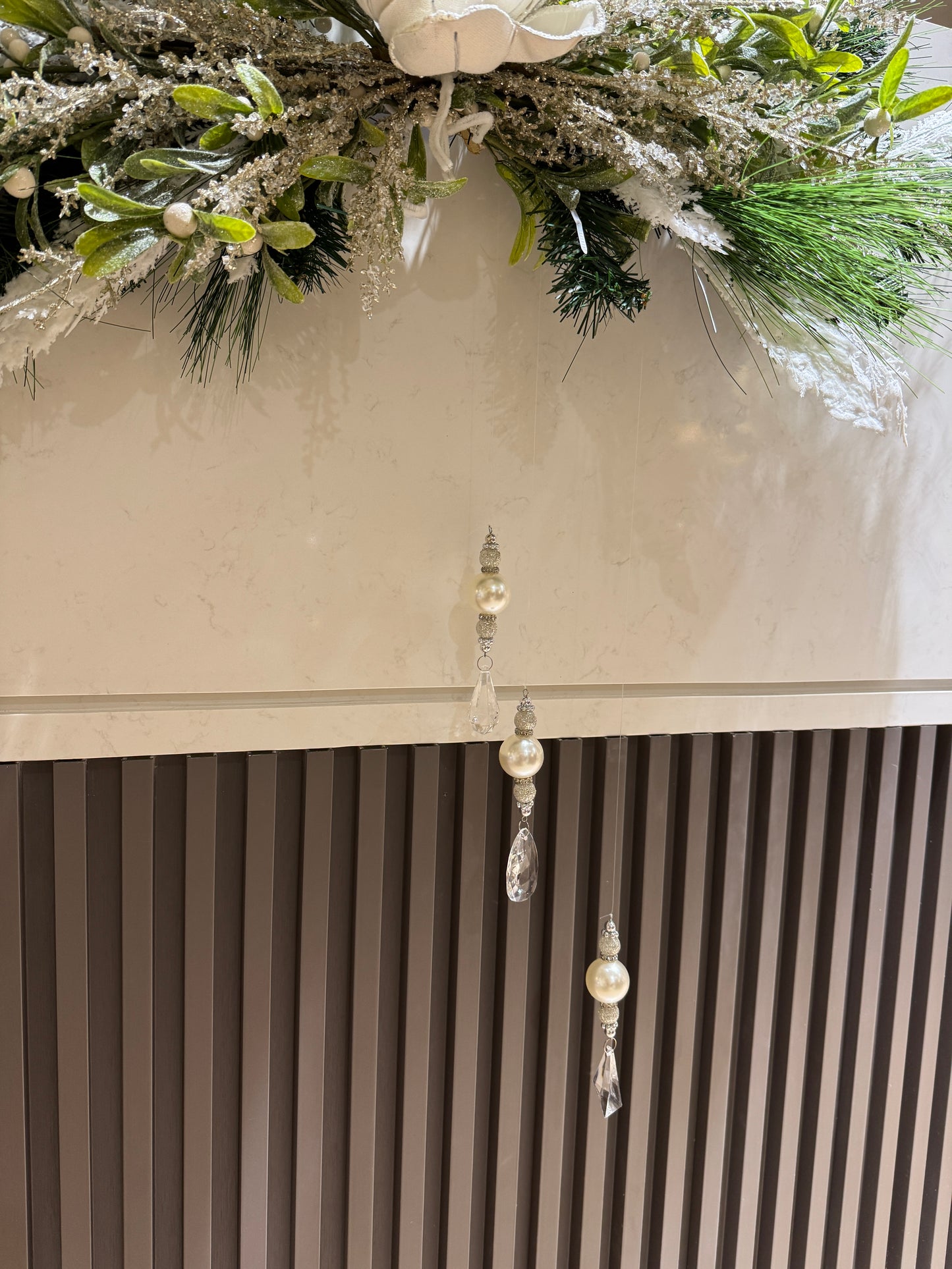 Arreglo decorado blanco / Decorared garland