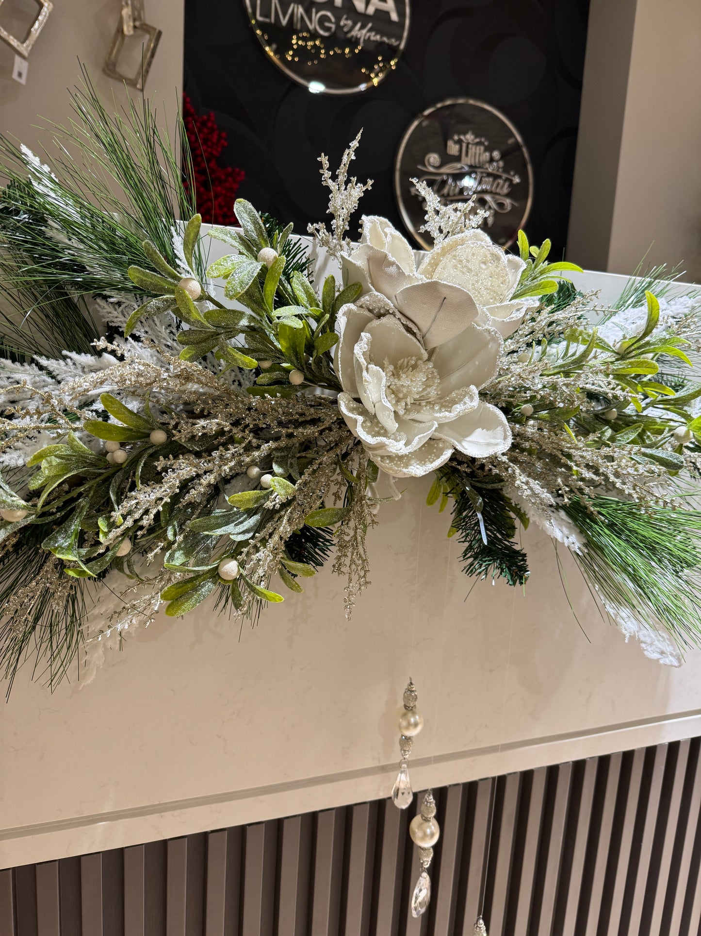 Arreglo decorado blanco / Decorared garland