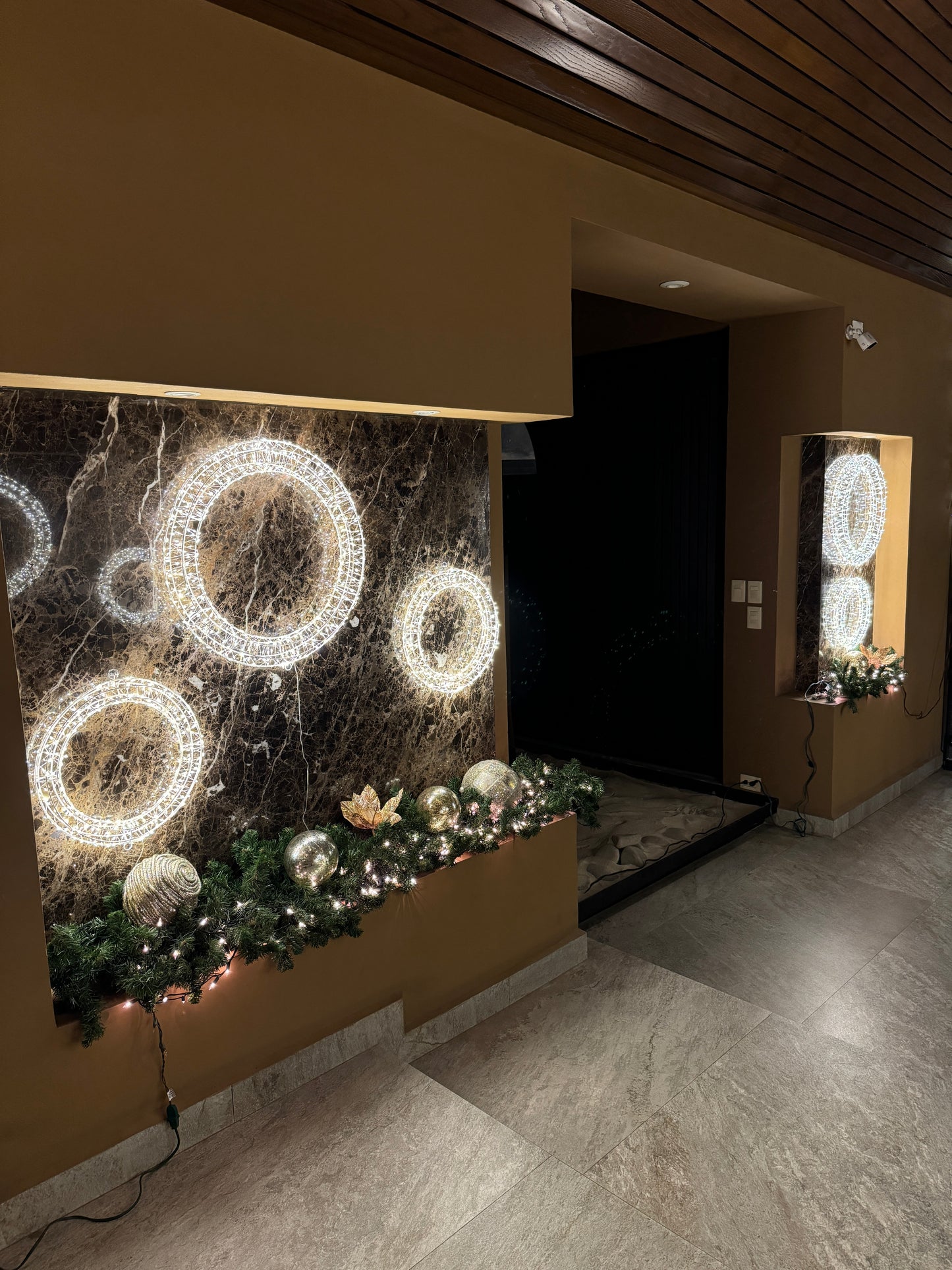 Coronas de luces / Lighted wreaths