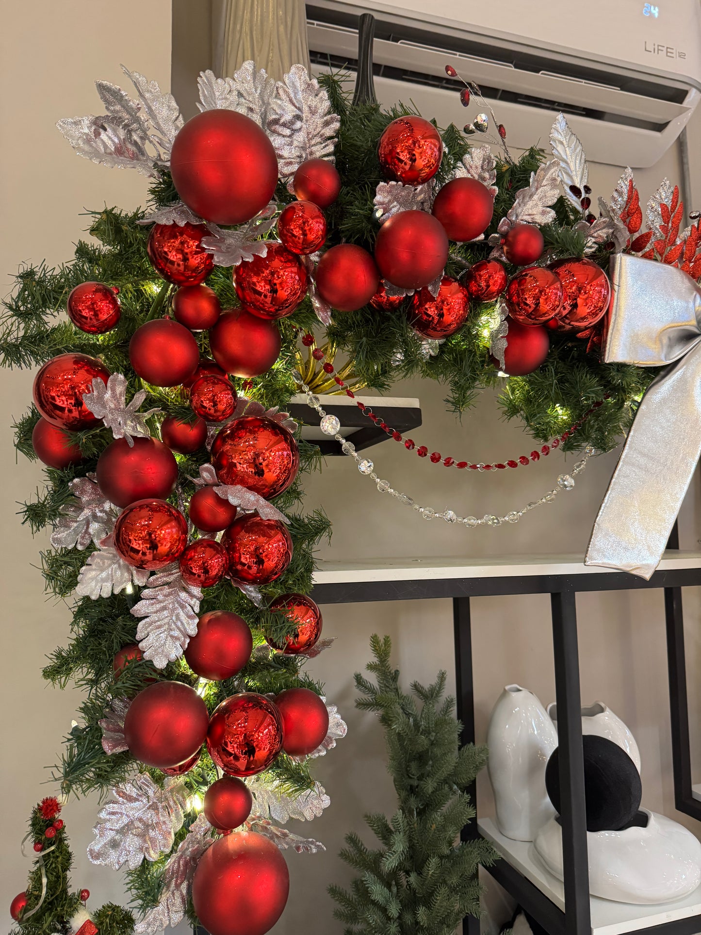 Guirnalda decorada rojo y plata / Decorated garland red and silver