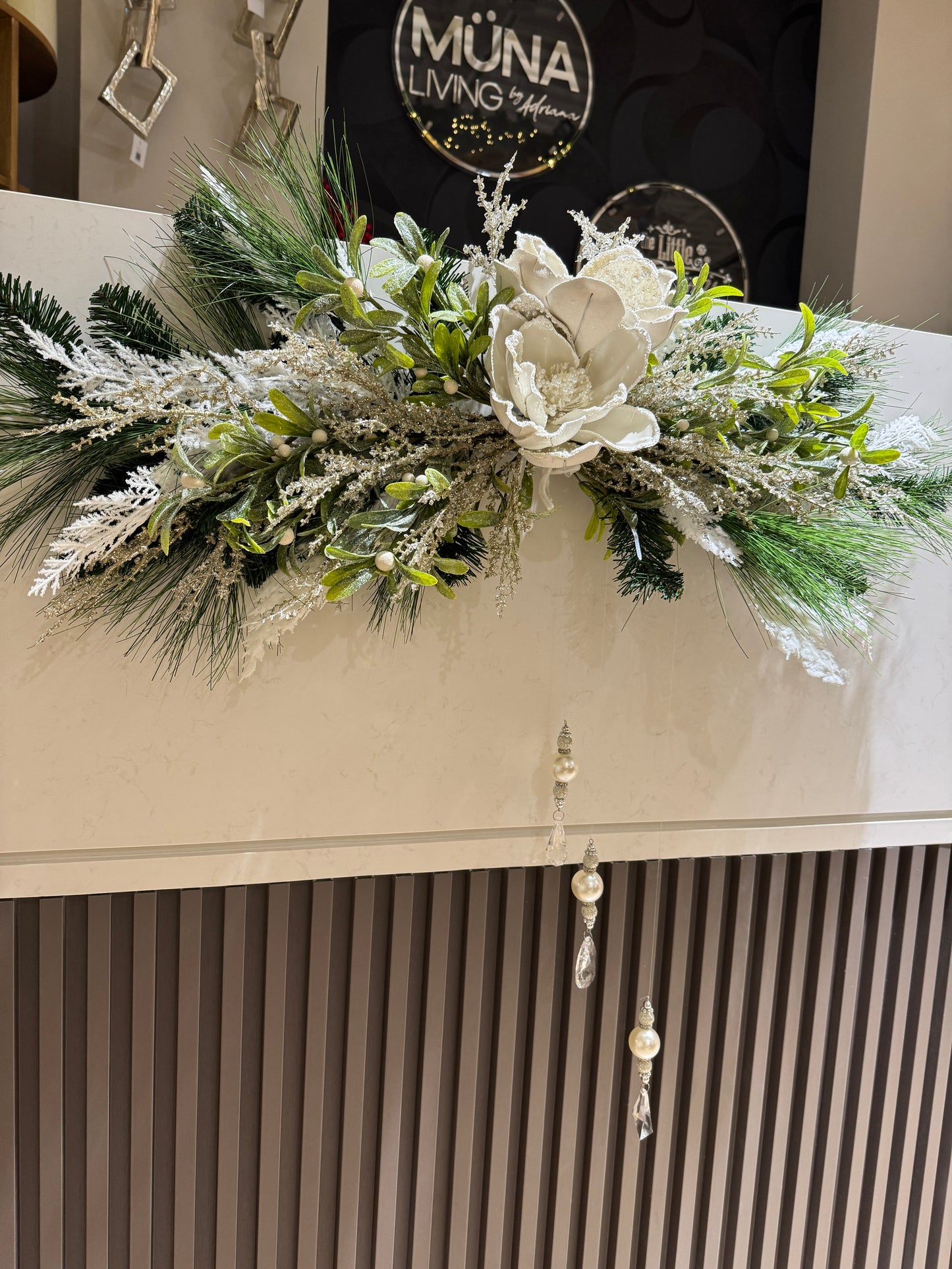 Arreglo decorado blanco / Decorared garland