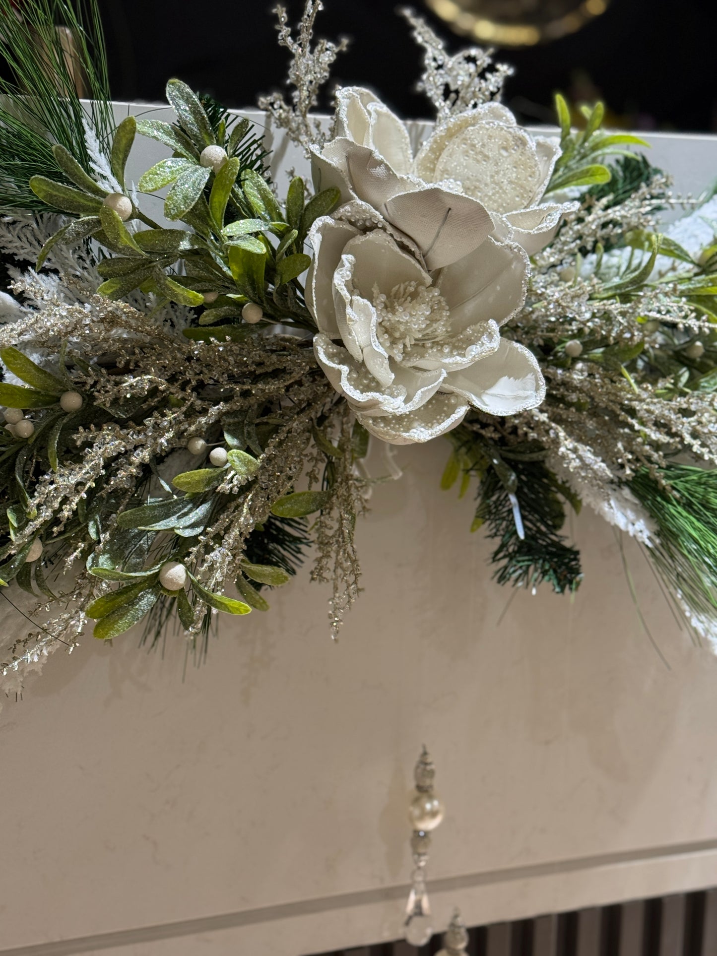 Arreglo decorado blanco / Decorared garland