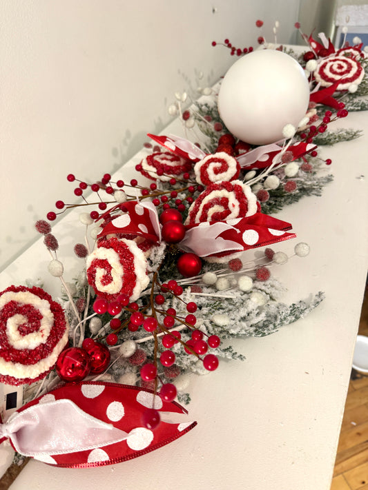 Guirnalda decorada blanca y rojo / Red & White center piece