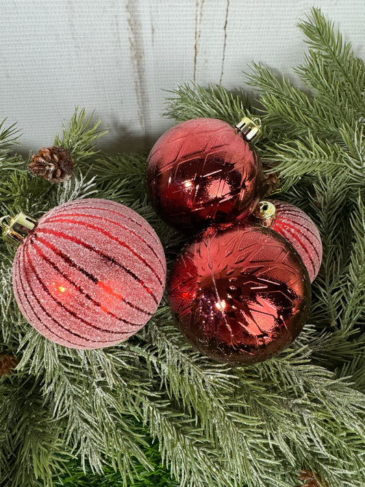 Esferas rojas en caja / Red balls in box