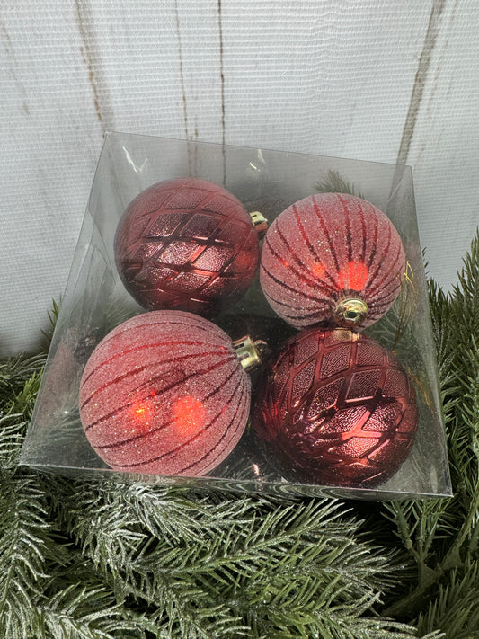 Esferas rojas en caja / Red balls in box