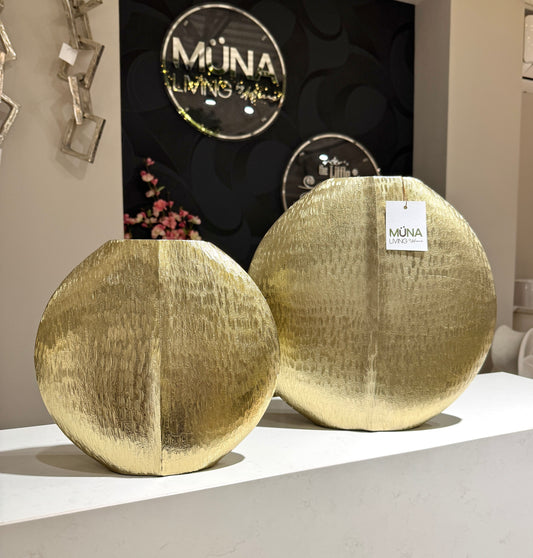 Floreros dorados de metal