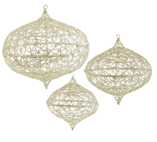 Esferas gigantes de alambre / Giant wire ornaments