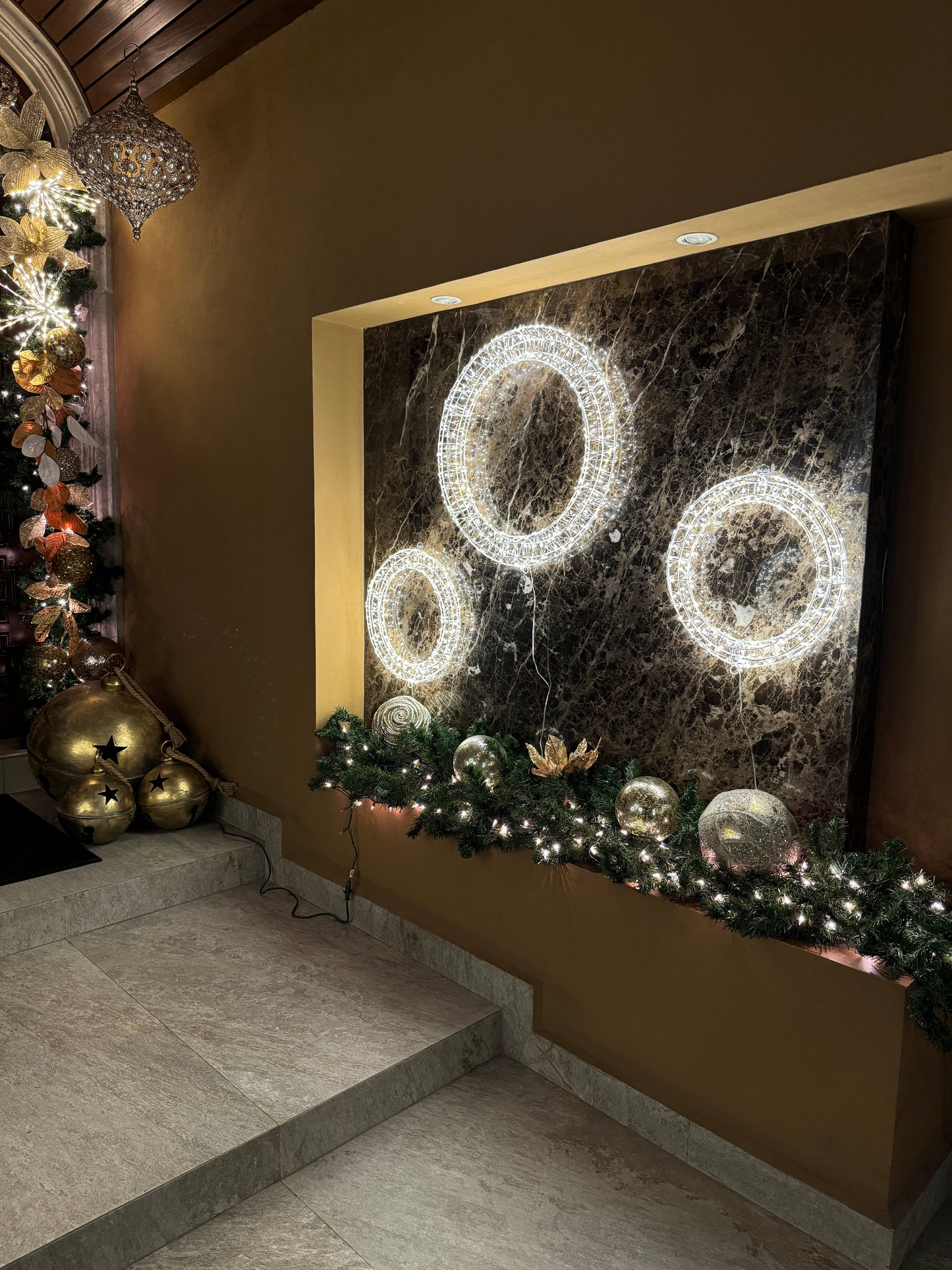 Coronas de luces / Lighted wreaths
