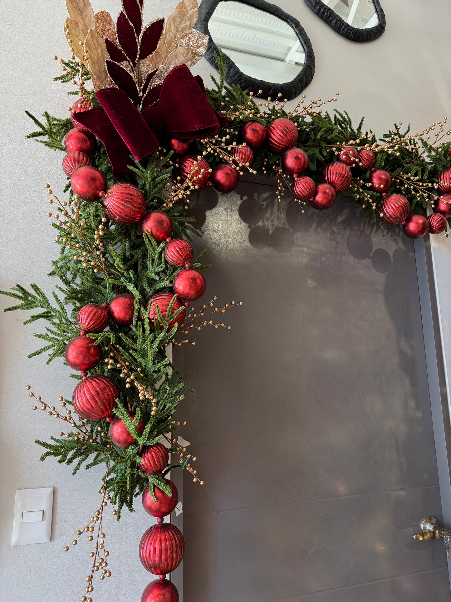 Guirnalda decorada vino y oro / Decorated garland burgundy and gold