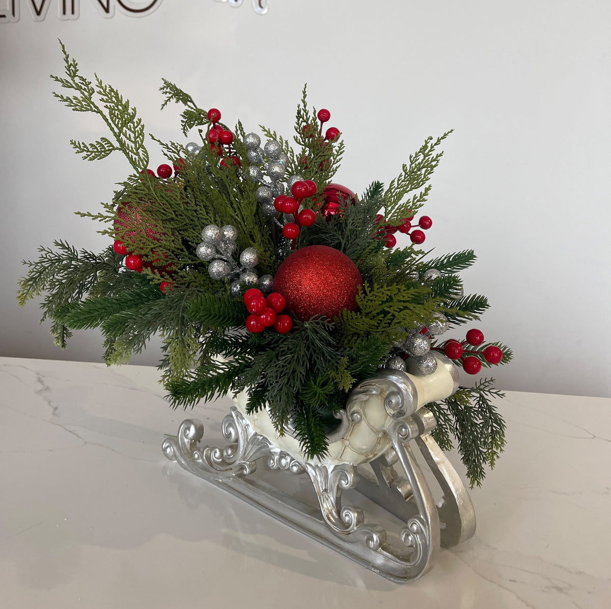 Trineo blanco decorado
