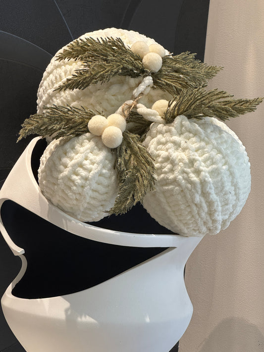 Esfera tejidas ivory y follaje / Knited ivory and greenery ornaments