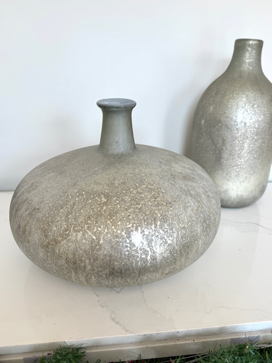 Botella aplastada gris