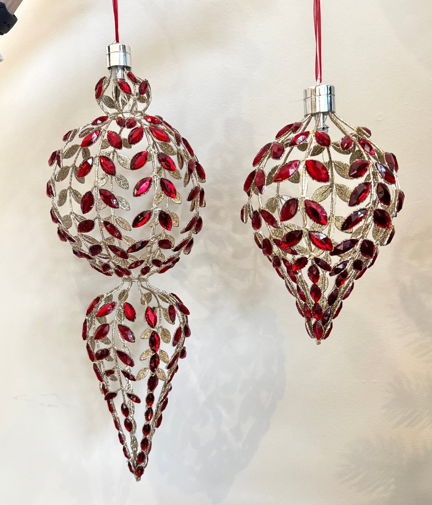Esfera rojo y dorada con luz /Red and gold ornaments with light